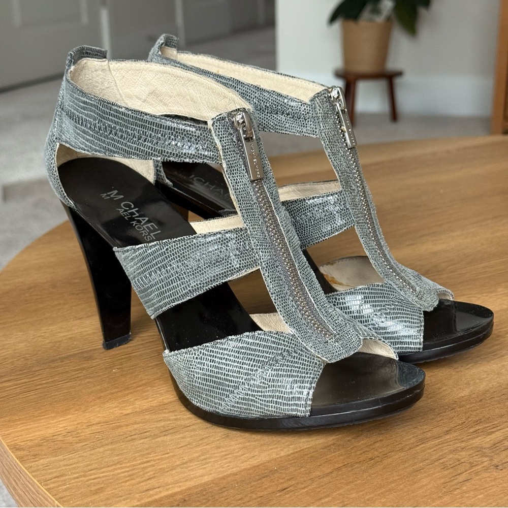 Michael Kors Berkley T-Strap Sandals Heels Sueded Lizard Slate Grey Size 7.5